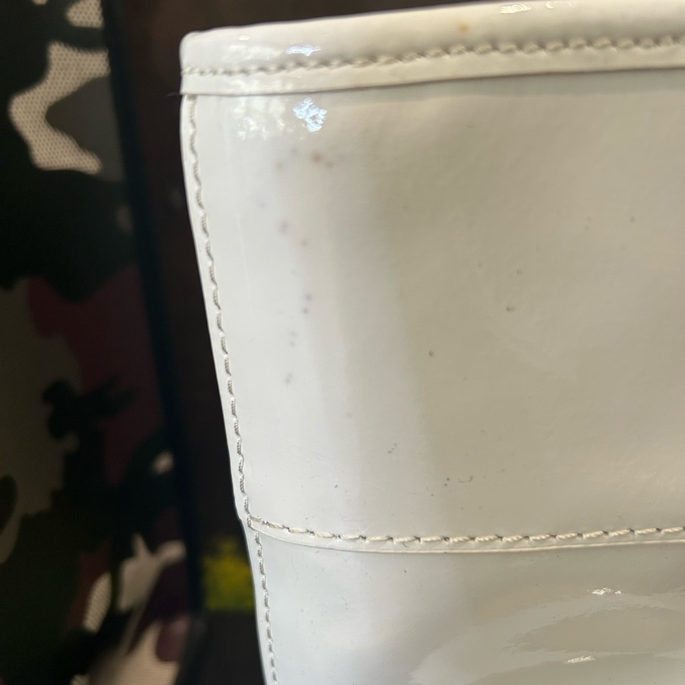Chic Dooney & Bourke White Leather Tote with Gold Accents - Picture 3 of 15